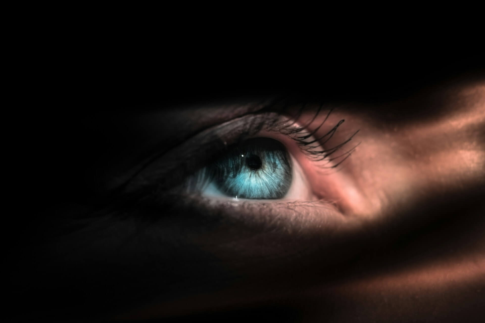 Simple Lifestyle Changes to Reduce Dark Circles and Puffiness