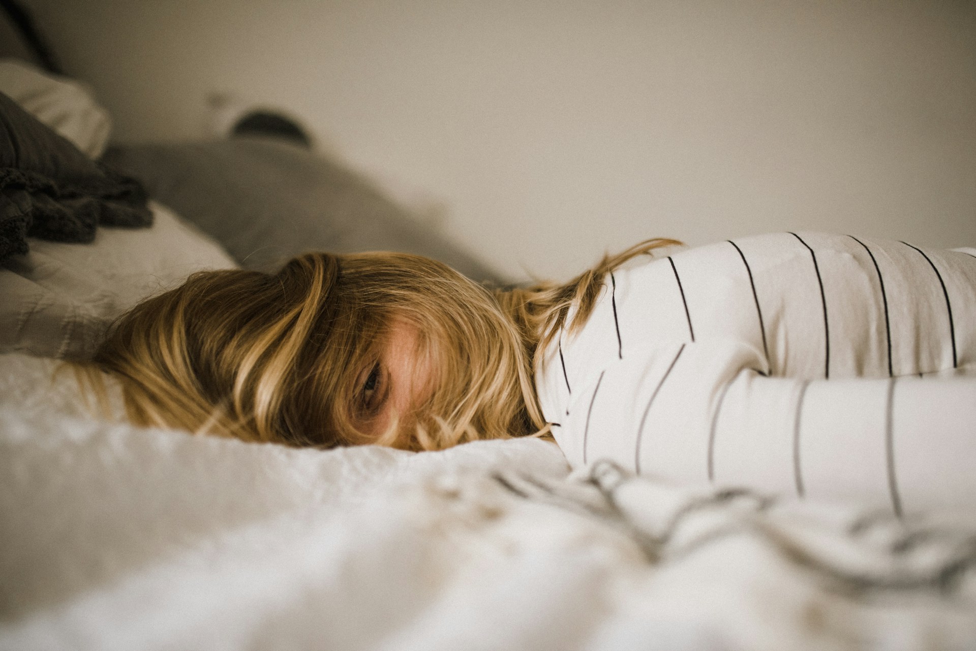 People experiencing sleep paralysis often report: