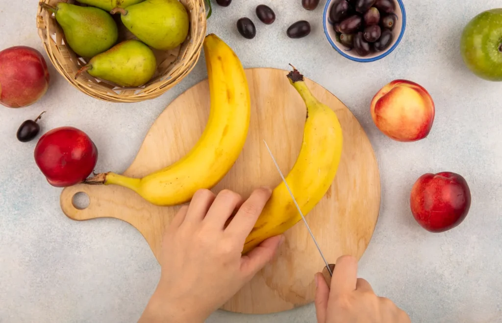 Doctor urges everyone to eat 2 bananas a day for fast health benefits.